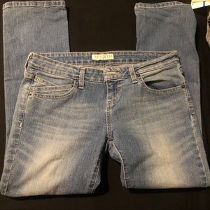 Guess ankle jeans with gold Guess emblem sz 29